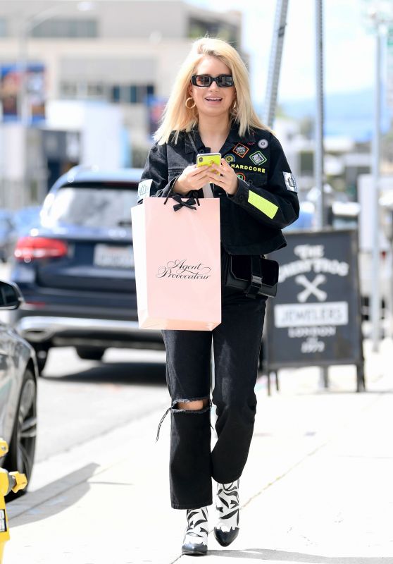 Lottie Moss - Shopping at Agent Provocateur in LA 03/20/2019