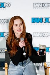 Madelaine Petsch - Fan Expo Vancouver 03/03/2019