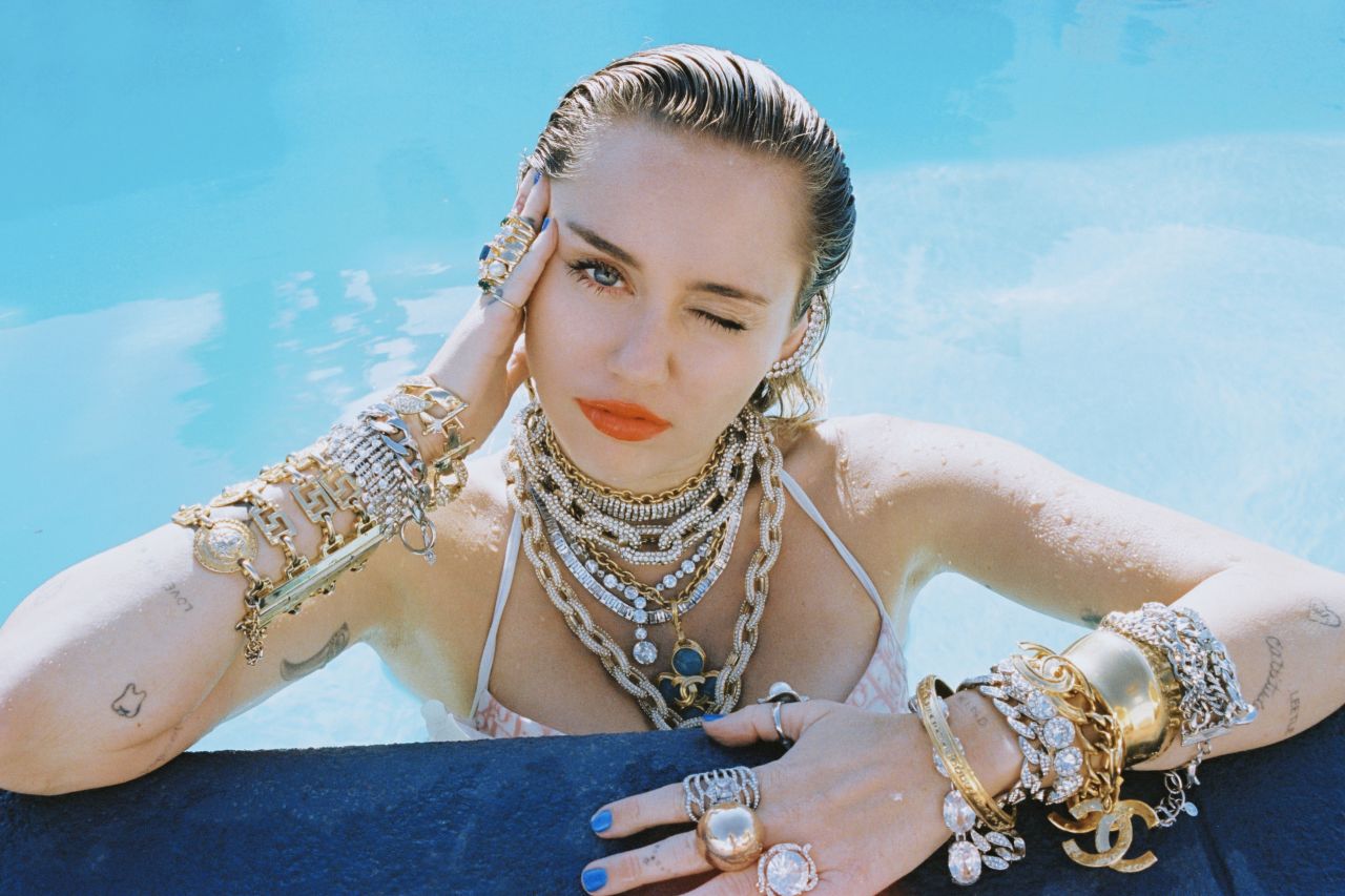 https://celebmafia.com/wp-content/uploads/2019/03/miley-cyrus-photoshoot-march-2019-6.jpg