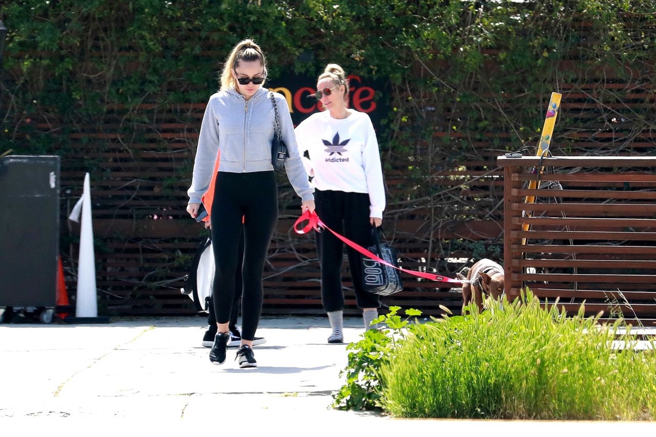 Miley Cyrus With Her Mom - SunCafe Organic in Studio City 03/22/2019