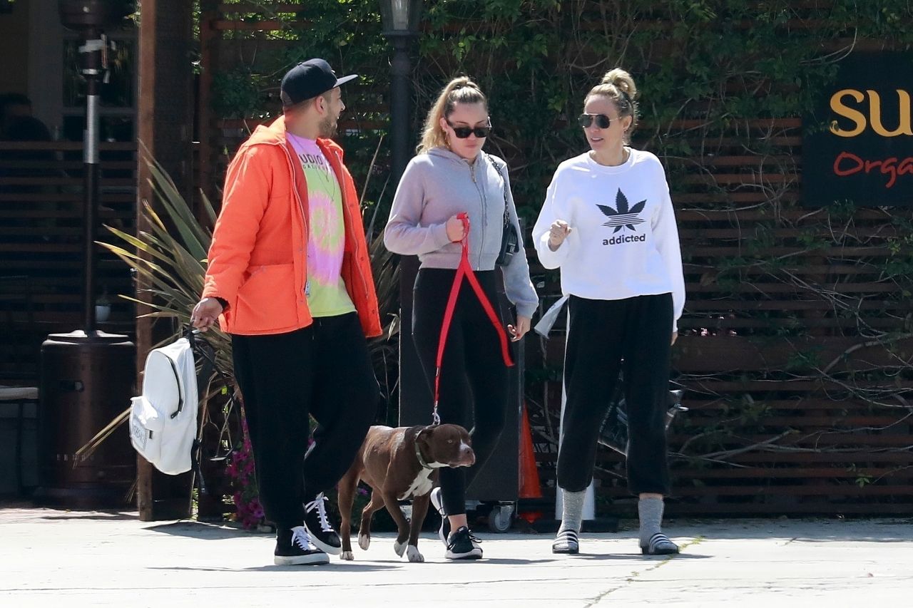 Miley Cyrus With Her Mom - SunCafe Organic in Studio City 03/22/2019