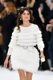Penelope Cruz Walks Chanel Fashion Show in Paris 03/05/2019