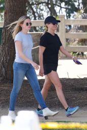 Reese Witherspoon and Ava Phillippe - Los Angeles Marathon 03/24/2019