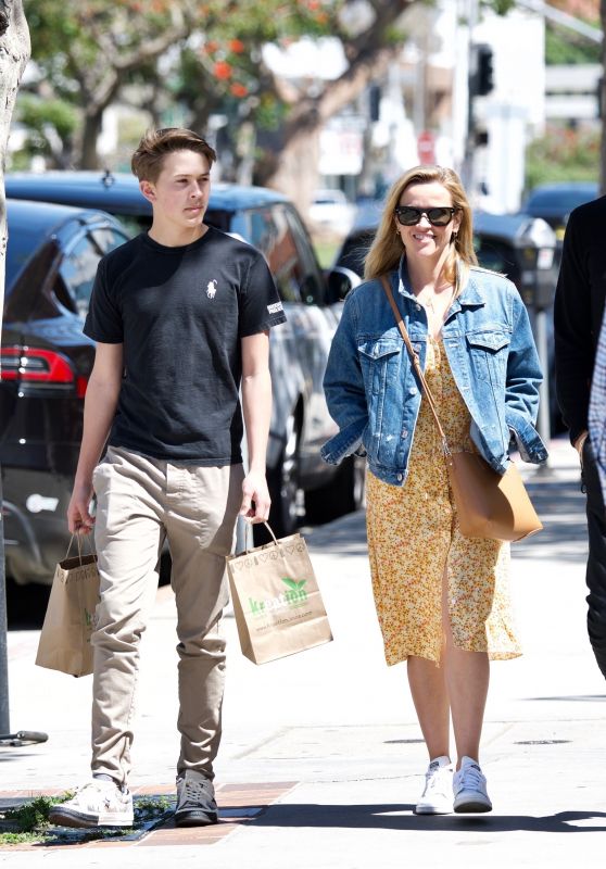 Reese Witherspoon Spring Street Style 03/28/2019