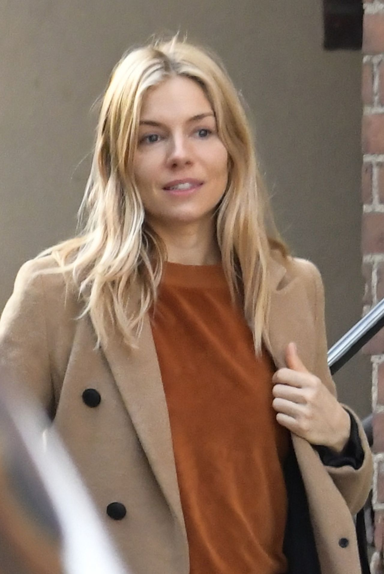 Sienna Miller Latest Photos - CelebMafia