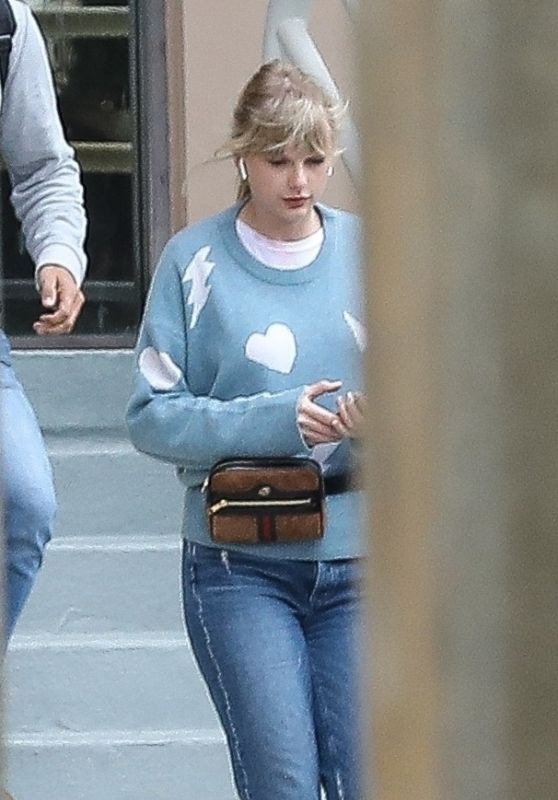 Taylor Swift Street Style - Heading to a Studio in Beverly Hills 03/03/2019