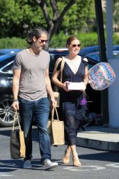 Amy Adams - Purchase Birthday Balloons and Cake at Bristol Farms in Beverly Hills 04/10/2019