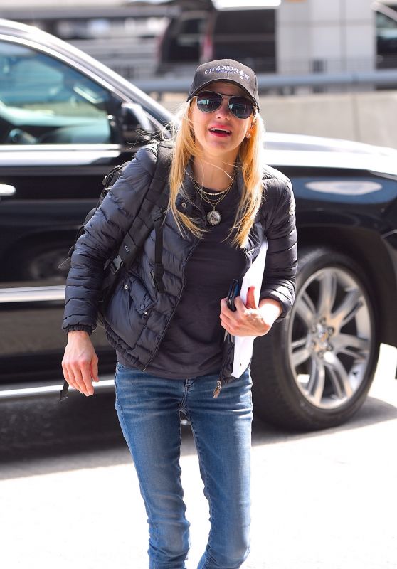 Anna Faris Street Style - Out in New York City 04/19/2019