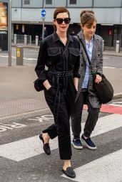 Anne Hathaway Cute Style - Heathrow Airport in London 04/08/2019