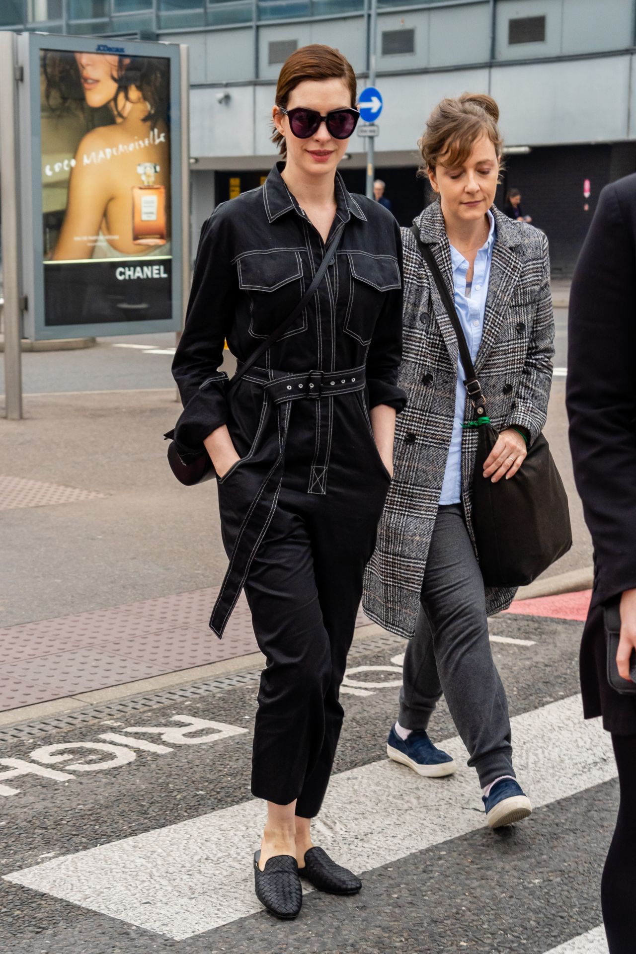 Anne Hathaway Cute Style - Heathrow Airport in London 04/08/2019 ...