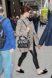 Anne Hathaway Street Fashion - Out in New York City 04/28/2019