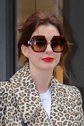 Anne Hathaway Street Fashion - Out in New York City 04/28/2019