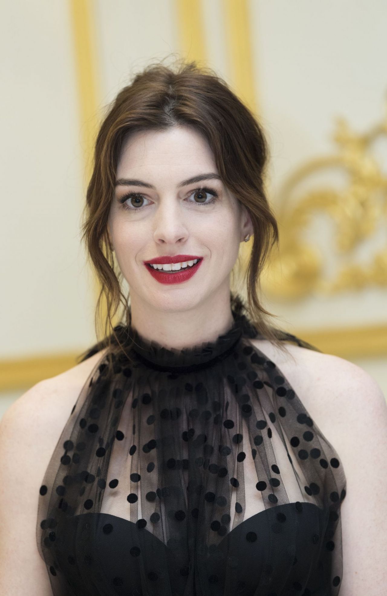 anne hathaway the hustle press conference in ny 12