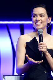 Daisy Ridley - "The Rise of Skywalker" Panel in Chicago 04/12/2019