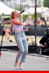 Danielle Bradbery - Performing at the Stagecoach Music Festival in Indio 04/28/2019