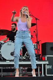 Danielle Bradbery - Performing at the Stagecoach Music Festival in Indio 04/28/2019