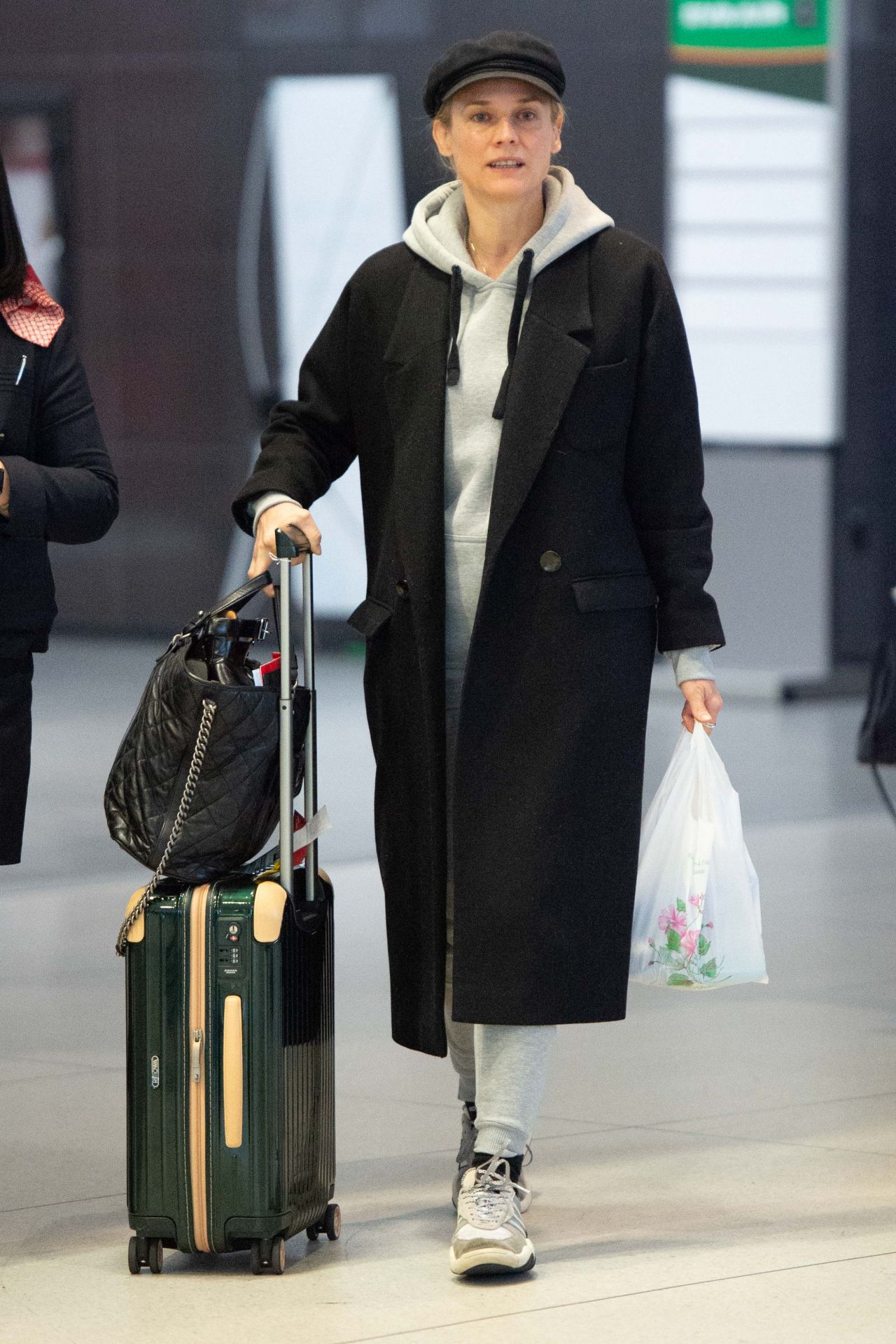 Diane Kruger carries her chic Louis Vuitton bag while arriving for a  departing flight at LAX Airport on Wednesday (Dece…