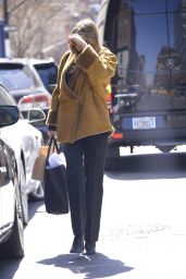 Elizabeth Olsen - Out in New York City 04/04/2019