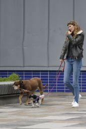 Gisele Bündchen With Her Dogs - Out in NYC 04/14/2019