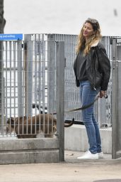 Gisele Bündchen With Her Dogs - Out in NYC 04/14/2019