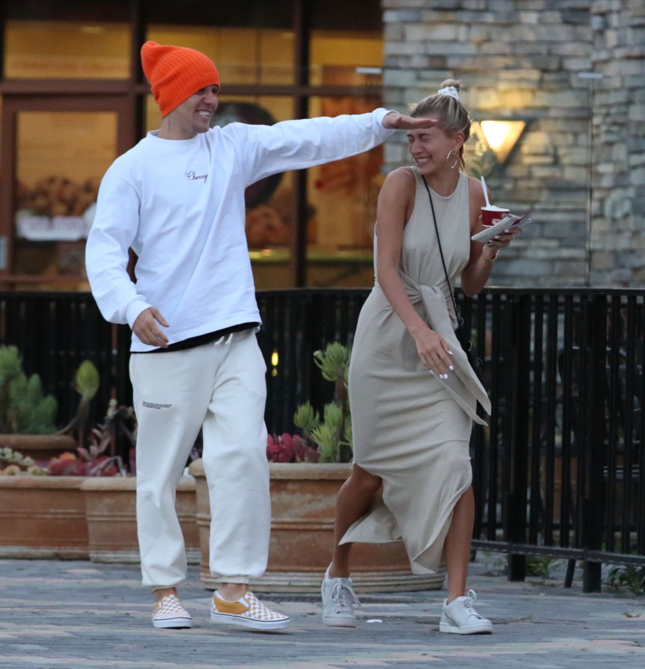 Hailey Rhode Bieber And Justin Bieber Play Fighting During Date Night At The Mall 03 30 2019