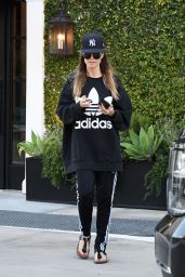 Heidi Klum in an Oversized Sweatshirt and a Baseball Cap 04/02/2019