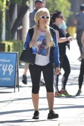 Holly Madison in Leggings - Heading to the Gym in Studio City 04/22/2019