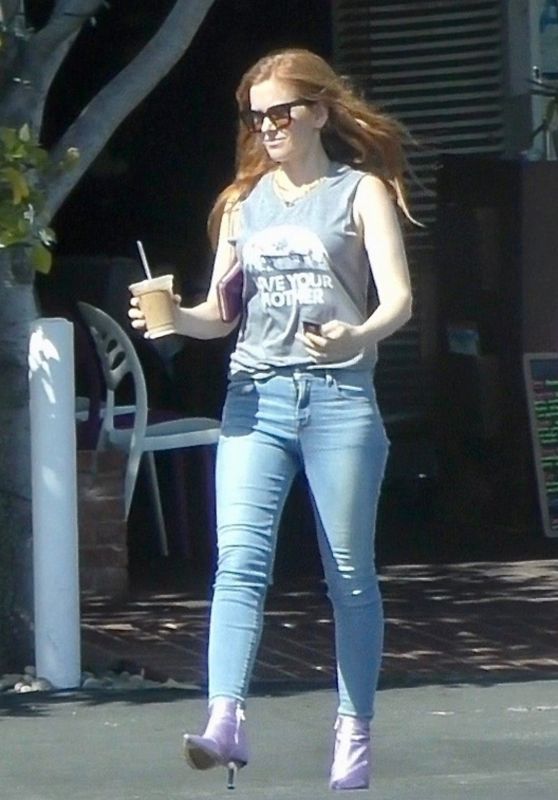 Isla Fisher at Fred Segal in West Hollywood 04/17/2019