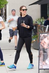 Jennifer Garner - Grabs Coffee in Brentwood 04/20/2019