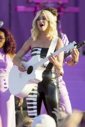 Katy Perry - Performs at New Orleans Jazz & Heritage Festival 04/27/2019