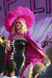 Katy Perry - Performs at New Orleans Jazz & Heritage Festival 04/27/2019