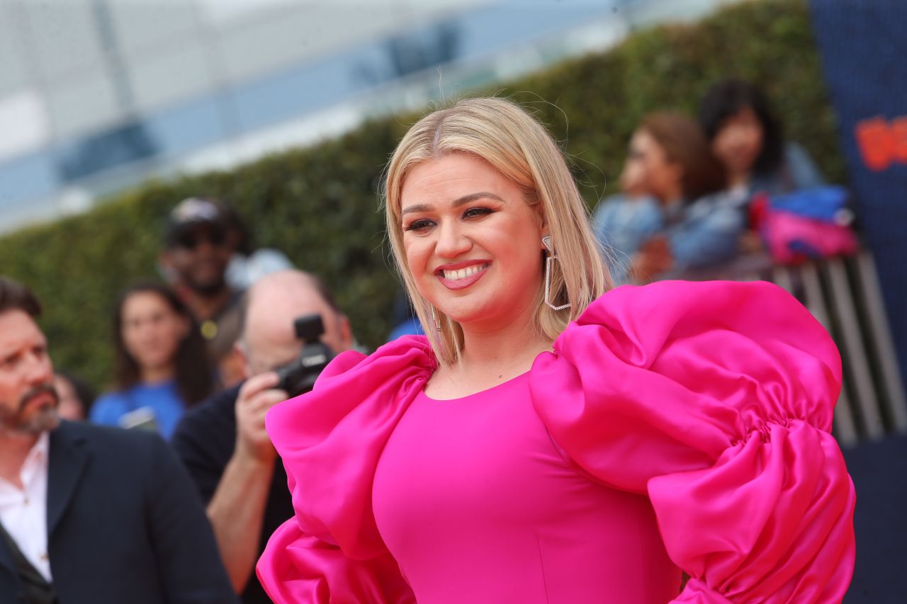 Kelly Clarkson – “UglyDolls” World Premiere in LA • CelebMafia
