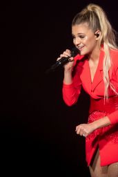 Kelsea Ballerini - Performs Live in Knoxville 04/18/2019