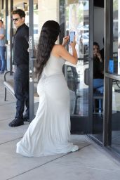 Kim Kardashian - Arrives at BurgerIM in Los Angeles 04/24/2019 (more pics)
