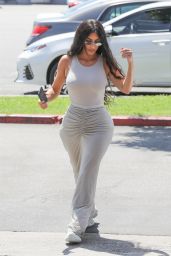 Kim Kardashian - Arrives at BurgerIM in Los Angeles 04/24/2019 (more ...