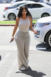 Kim Kardashian - Arriving at Burgerim in LA 04/24/2019