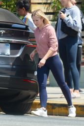 Kristen Bell - Leaves Lunch in LA 04/26/2019