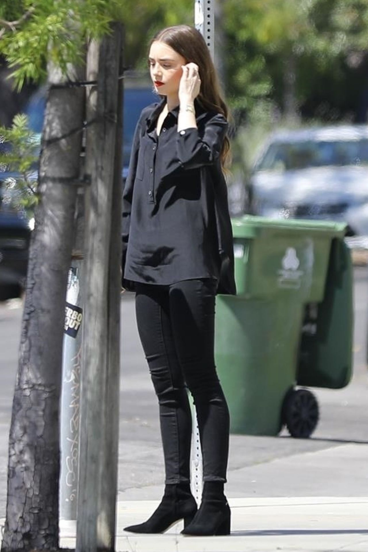 lily collins dons a black longline blazer and jeans as she steps out for a  healthy green juice in west hollywood, los angeles-201019_4