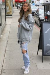 Madison Beer in Ripped Jeans 04/04/2019