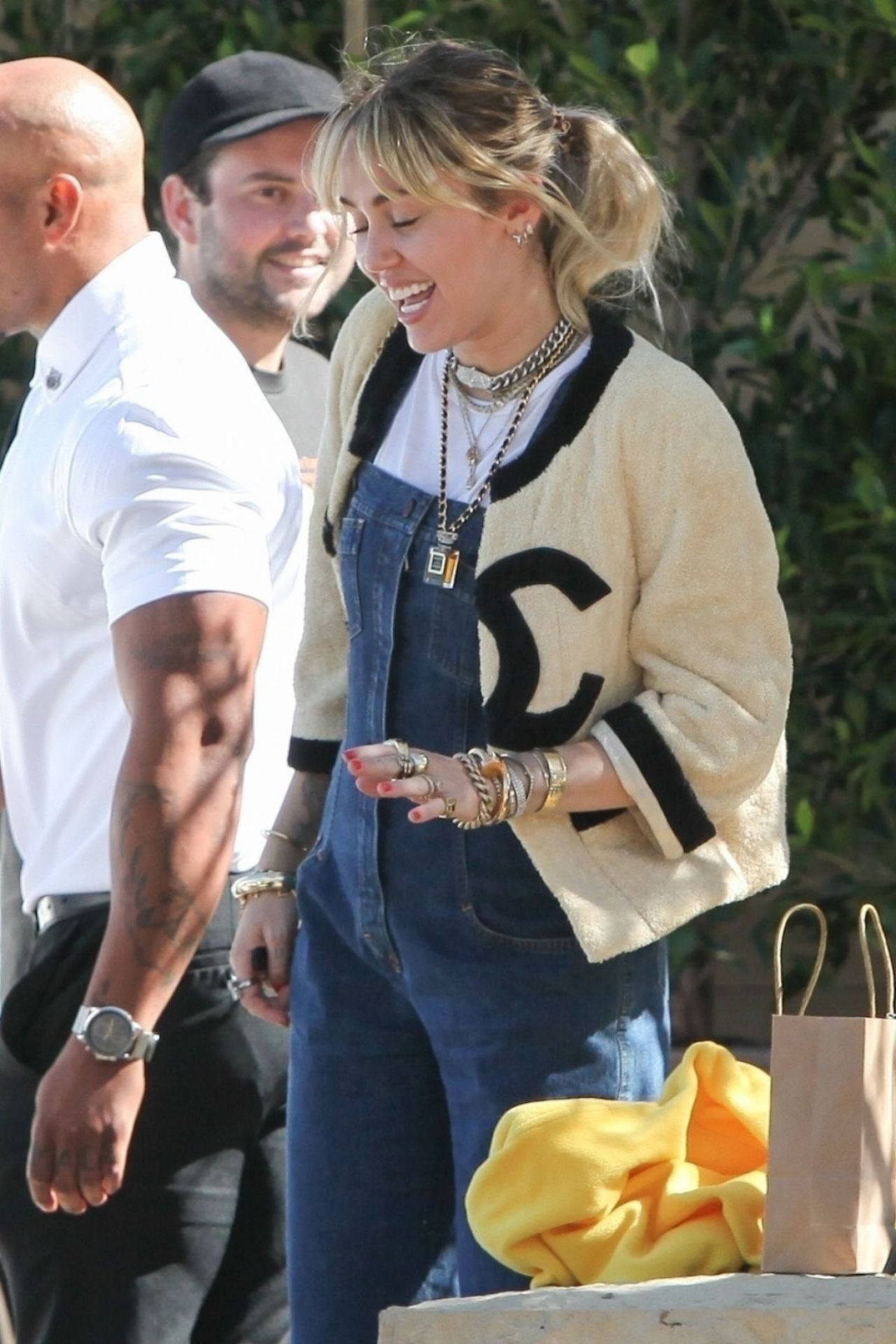 https://celebmafia.com/wp-content/uploads/2019/04/miley-cyrus-soho-house-in-malibu-04-06-2019-1.jpg