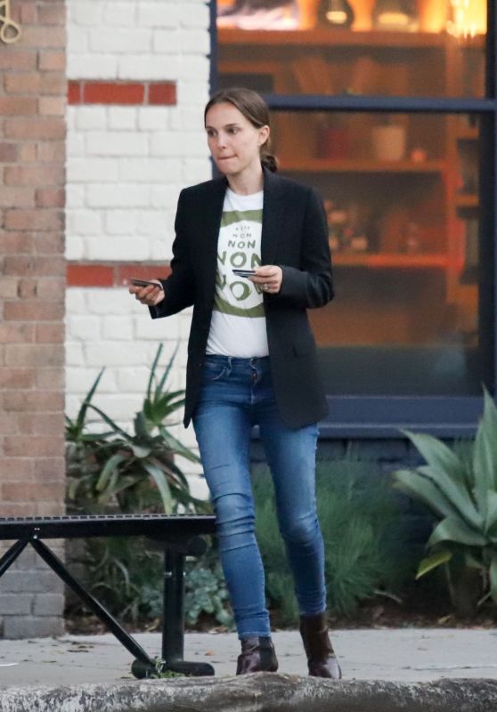 Natalie Portman - Out to Dinner in Los Feliz 04/02/2019