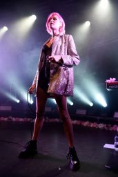 Nina Nesbitt Performs Live at The 2 in Manchester 04/13/2019
