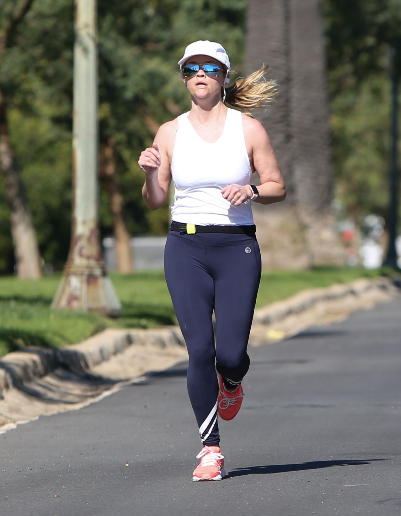 Reese Witherspoon - Jogging in Brentwood 03/31/2019 • CelebMafia