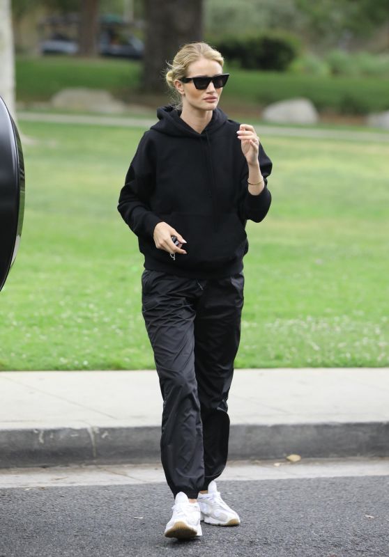 Rosie Huntington-Whiteley at a Park in Beverly Hills 04/16/2019
