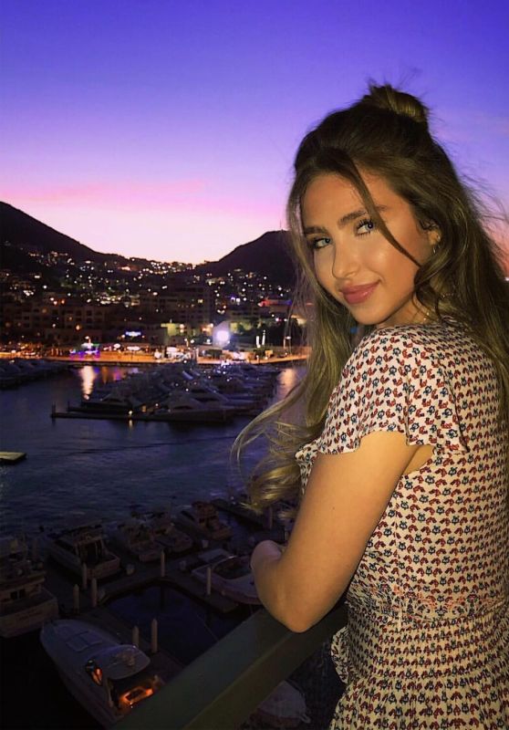 Ryan Newman - Personal Pics and Video 04/08/2019