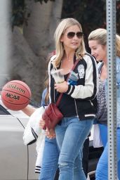 Sarah Michelle Gellar - Out in Brentwood 04/27/2019