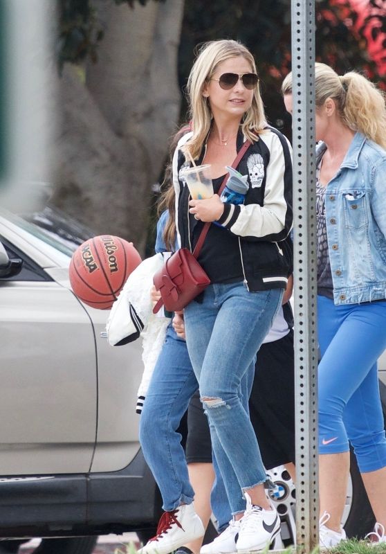Sarah Michelle Gellar - Out in Brentwood 04/27/2019