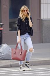 Sienna Miller in Ripped Jeans 04/09/2019