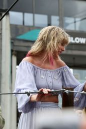 Taylor Swift - New Kelsey Montague "What Lifts You Up" Mural in Nashville 04/25/2019