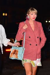 Taylor Swift - Returns Home From Gigi Hadid